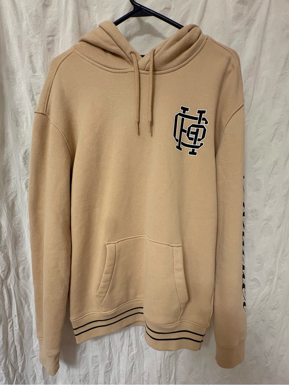 Hollister Los Angeles hoodie sweatshirt. Size small. NWOT.